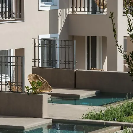 Bitzaro Grande & Hotell Kalamákion