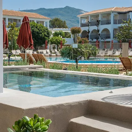 Bitzaro Grande & Hotell Kalamákion