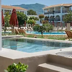 Bitzaro Grande & Hotell Kalamákion