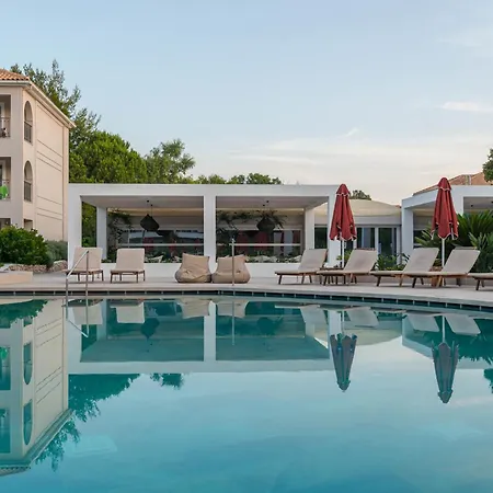 מלון Bitzaro Grande & Kalamákion